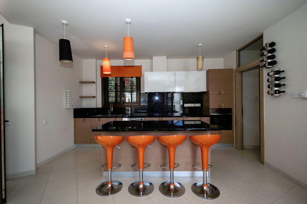 Property photo 3 of 44