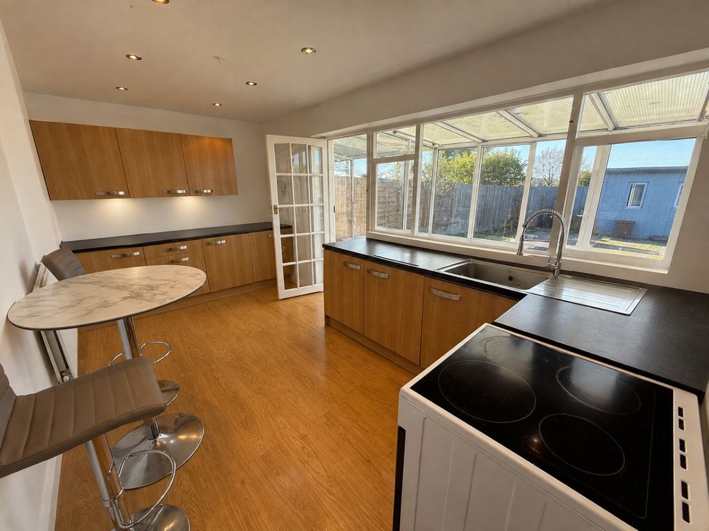 Property photo 2 of 11 5558202