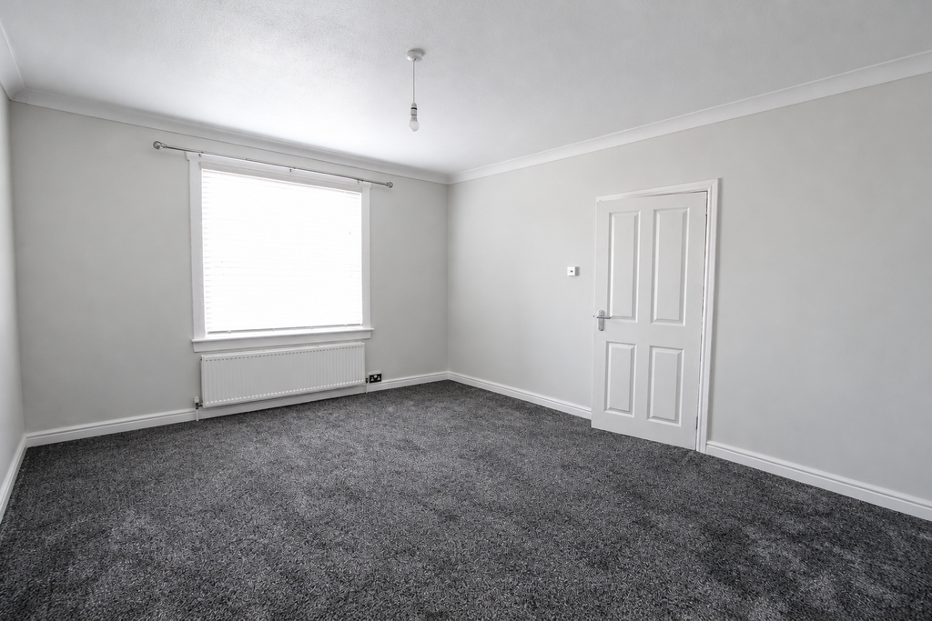 Property photo 3 of 12 Lounge