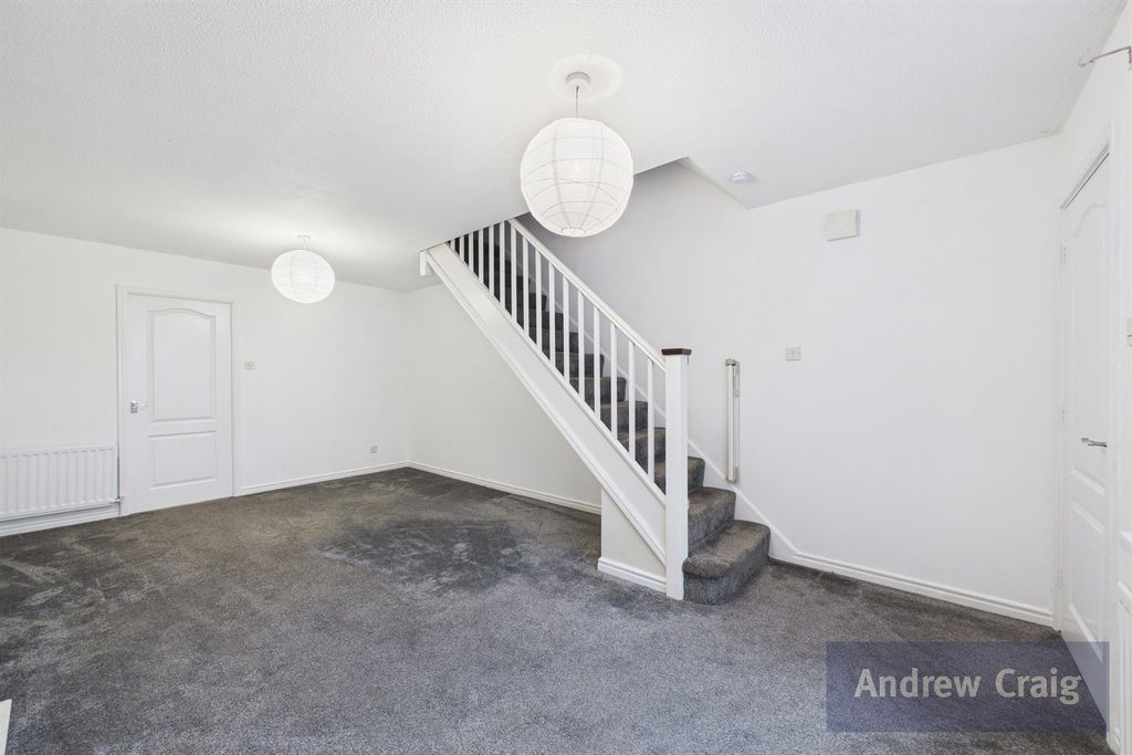 Property photo 2 of 12 Lounge