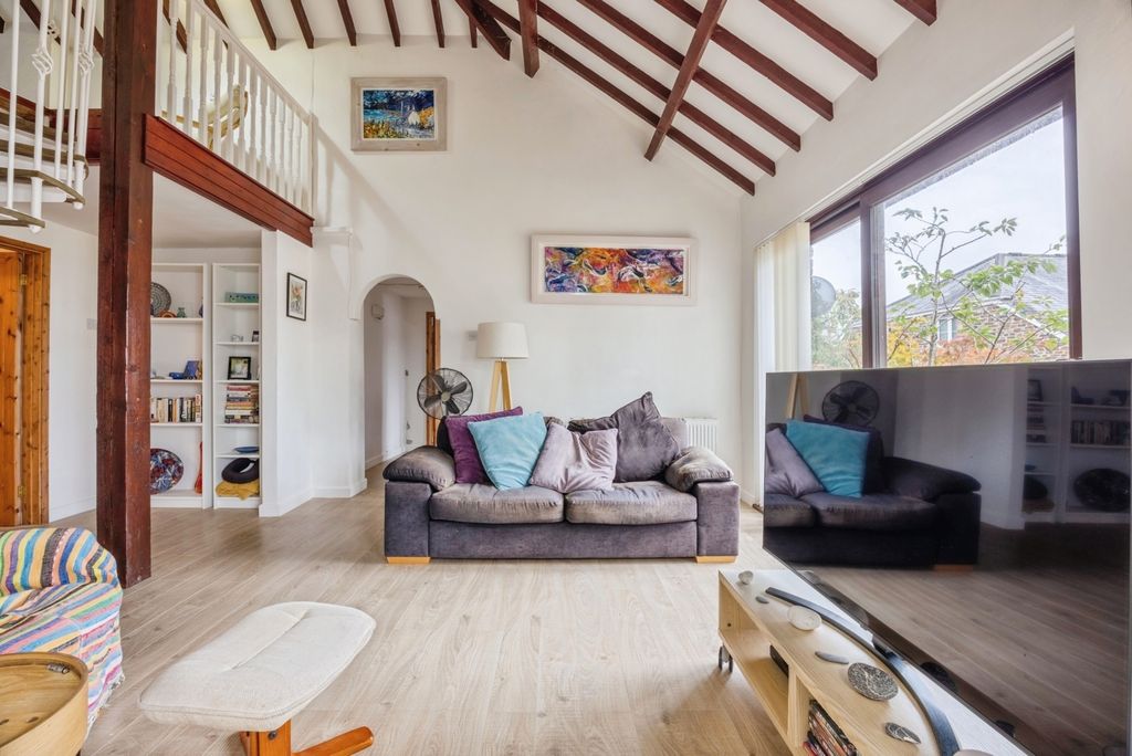 Property photo 2 of 17 Photo