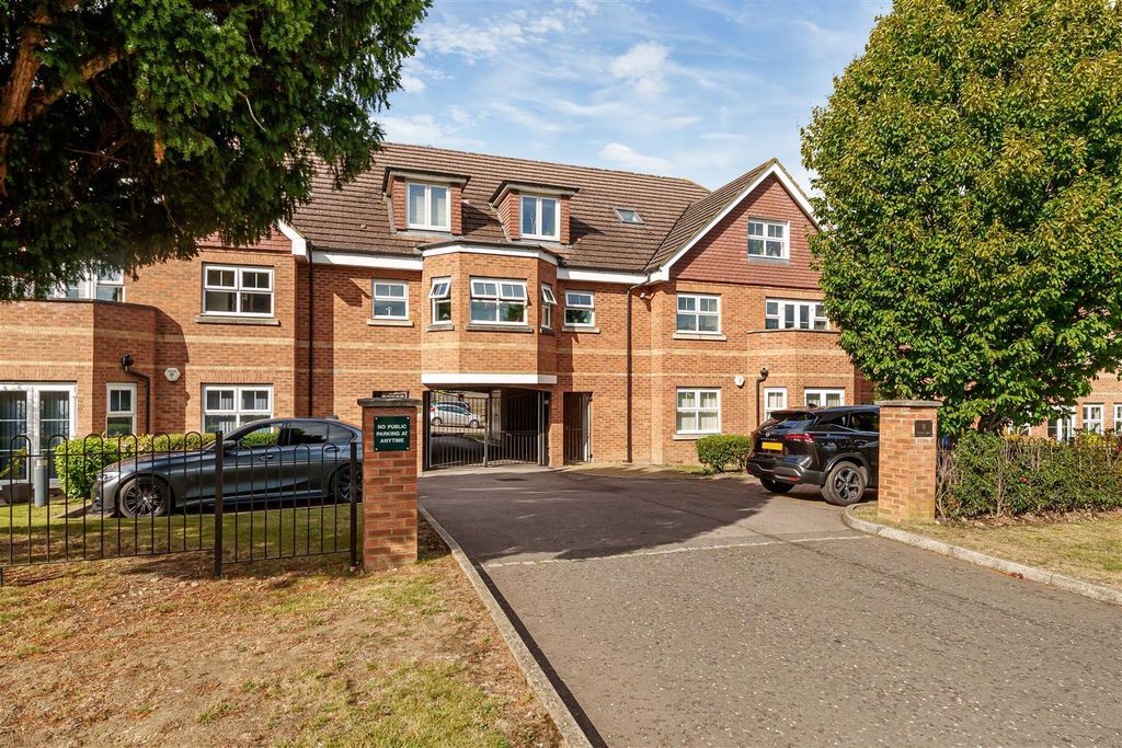 Property photo 1 of 8 15 Cherry Tree House External 2.Jpg