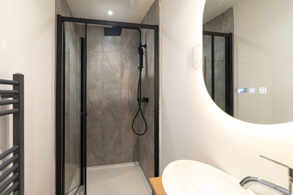 Property photo 2 of 10 En-Suite