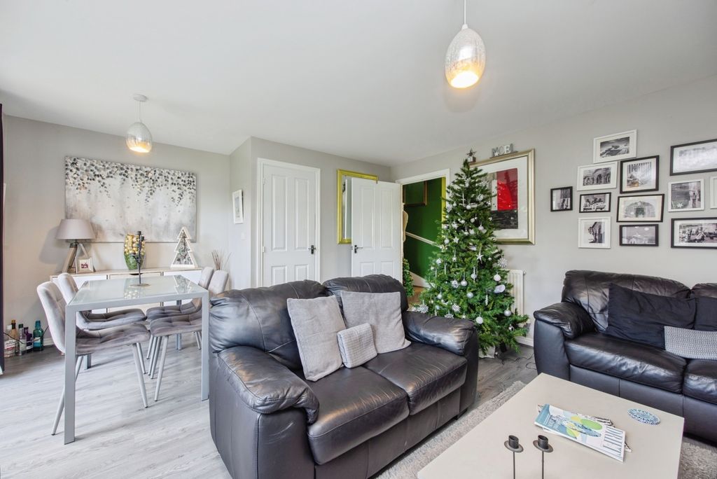 Property photo 3 of 11 Pbox-Img.Jpg