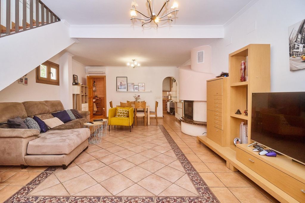 Property photo 2 of 59