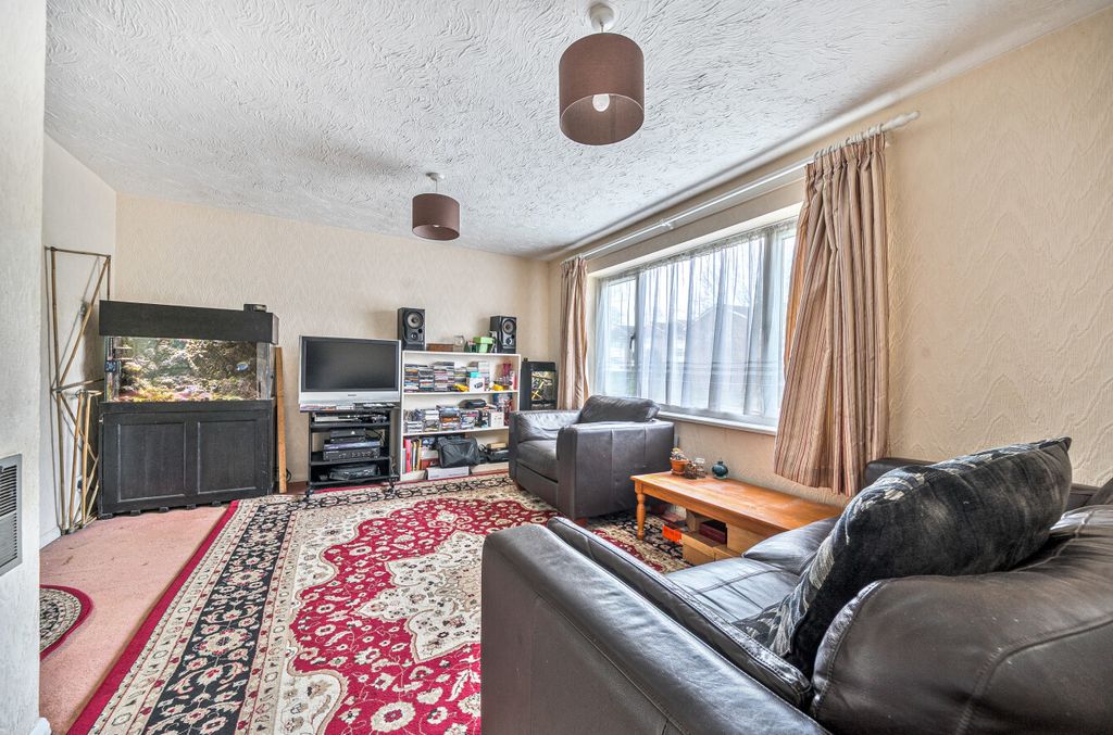 Property photo 2 of 19 1400843-8-6974c37...