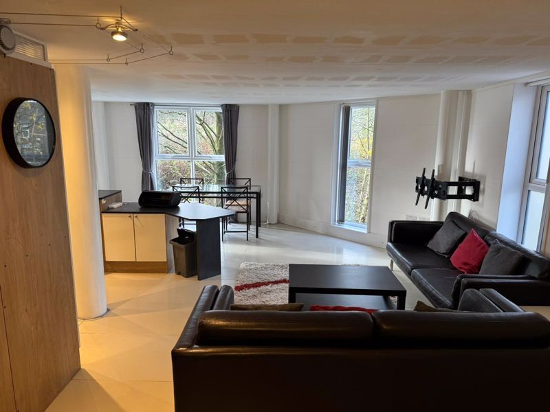 Property photo 2 of 11 Photo 4