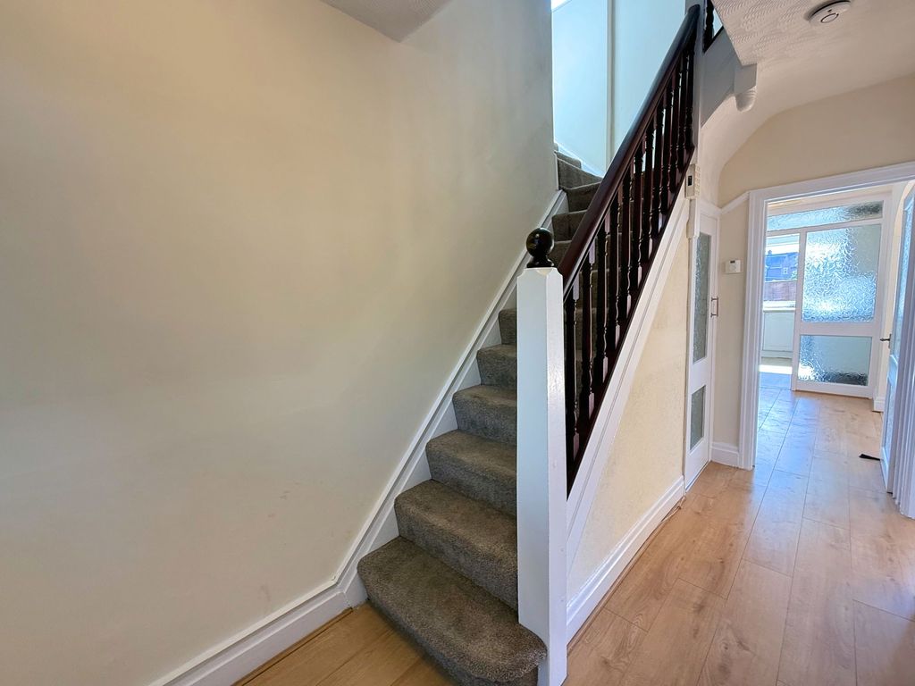 Property photo 2 of 28