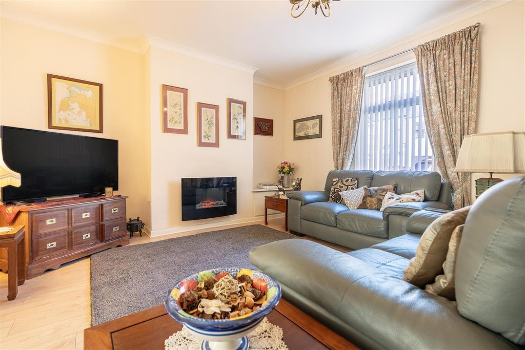 Property photo 2 of 10 Living Room