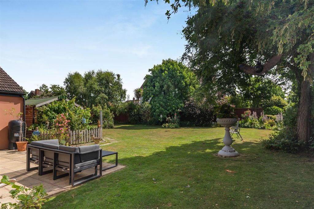 Property photo 2 of 33