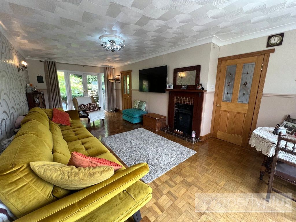 Property photo 2 of 32 Picture No. 16