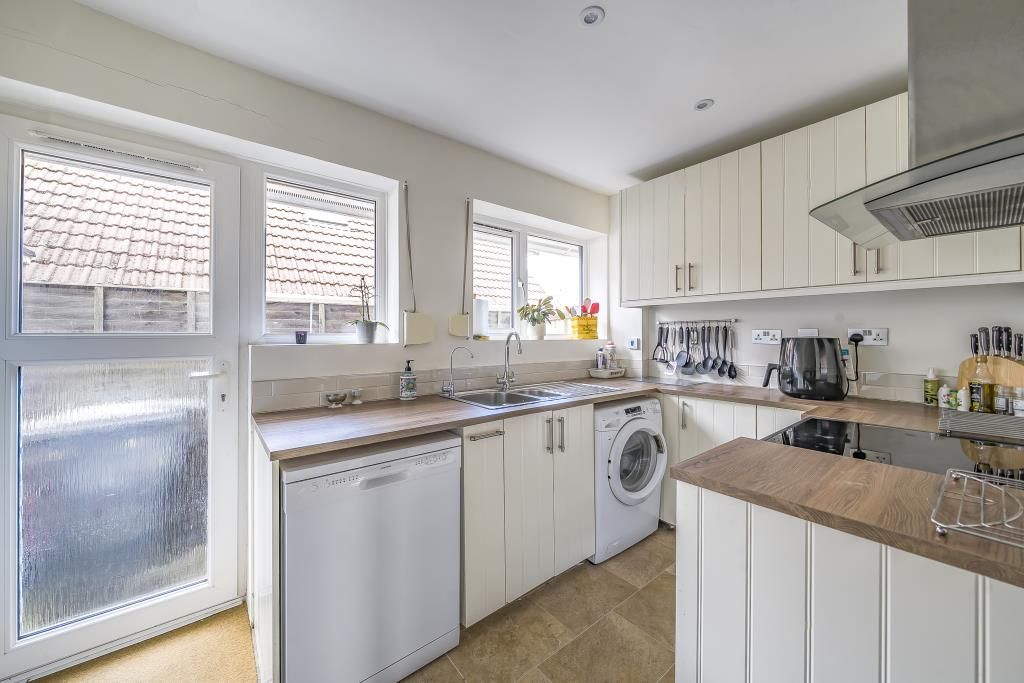 Property photo 3 of 17 Kitchen