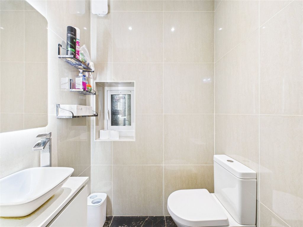 Property photo 3 of 11 Picture No. 18