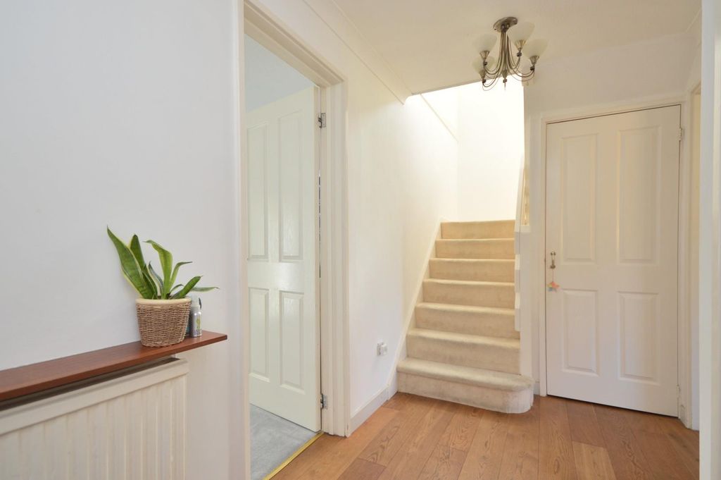 Property photo 2 of 22 Hallway