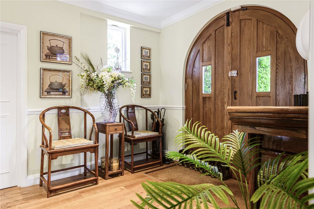 Property photo 2 of 15 Entrance Hall