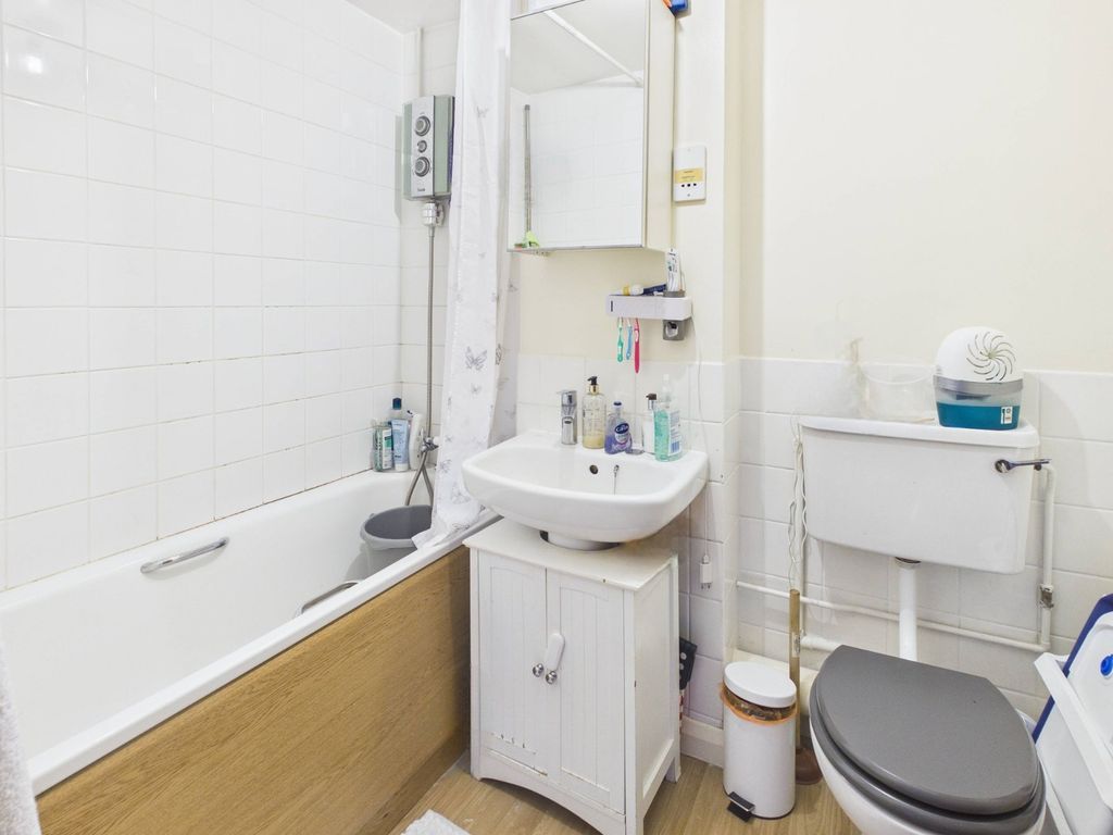 Additional image 6 of 2 bed flat for saleLovegrove Drive, Slough, Berkshire SL2