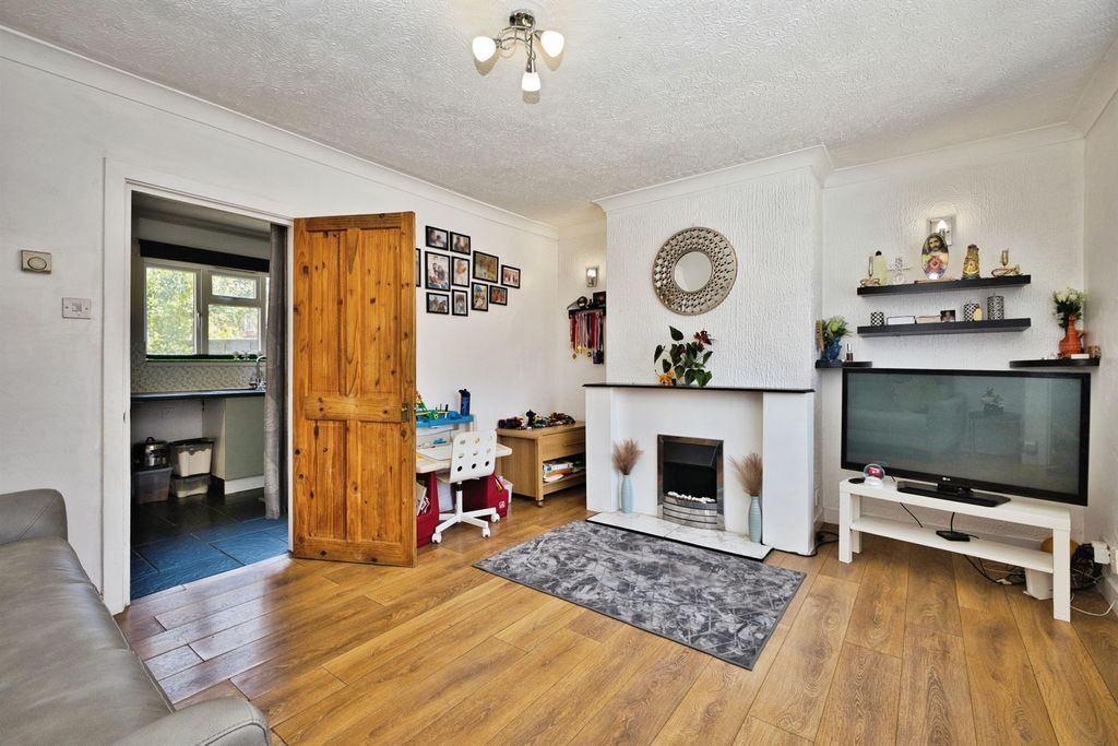 Property photo 3 of 14