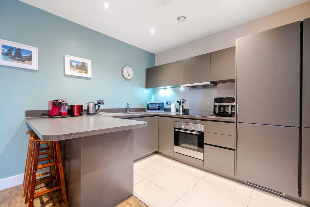 Property photo 3 of 13 1452092-12-69Ef9B...