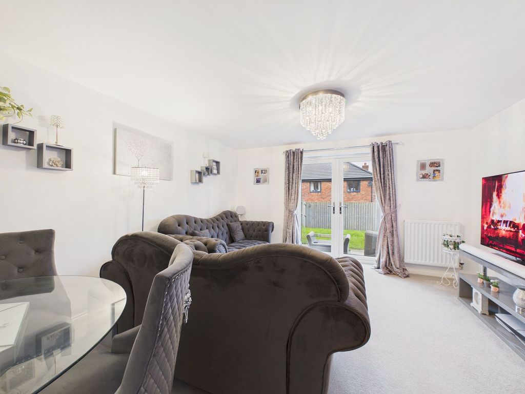 Property photo 2 of 12 Lounge