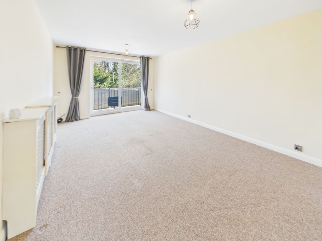 Property photo 2 of 17 Lounge