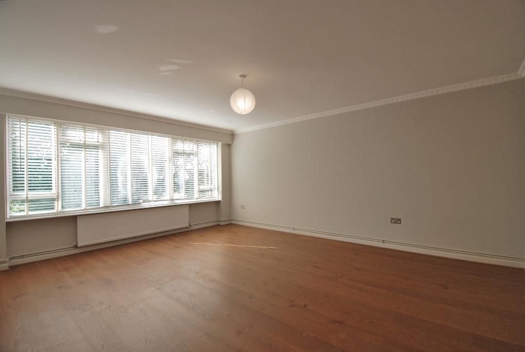 Property photo 2 of 10 Huge Reception Room