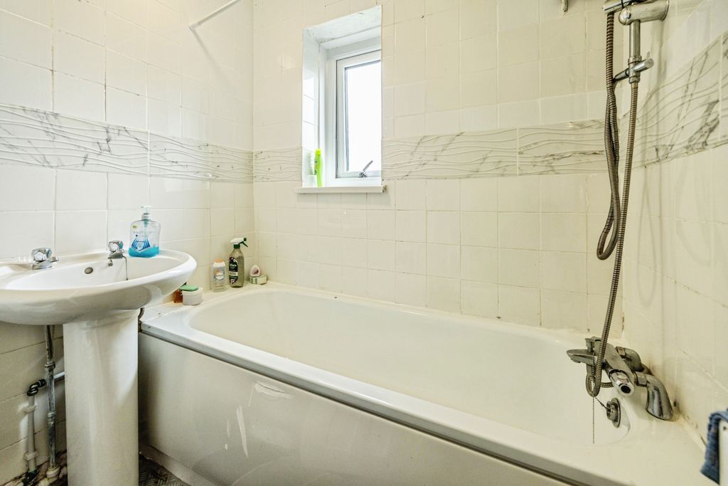Additional image 16 of 3 bed semi-detached house for saleHighlands Avenue, Huddersfield HD5
