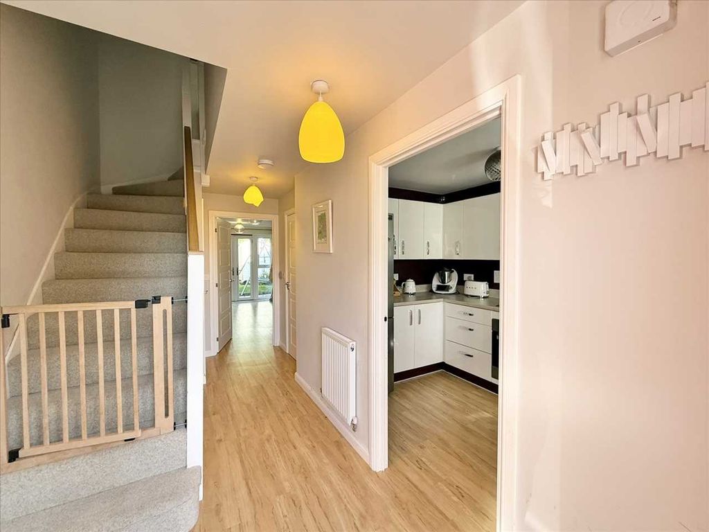 Property photo 2 of 21 Entrance Hall