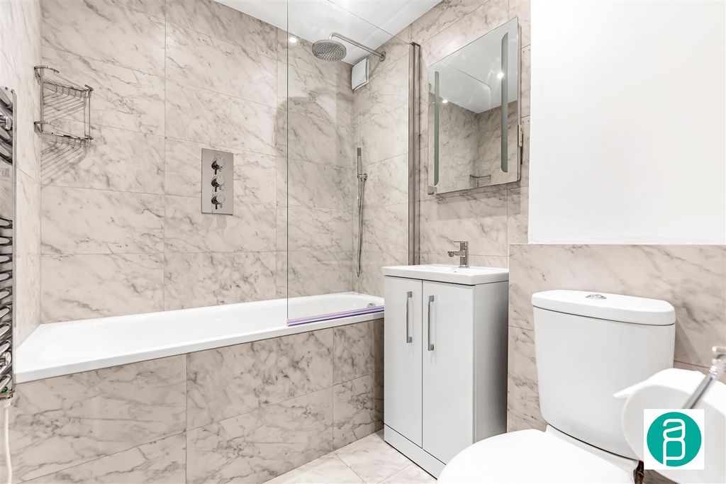Property photo 3 of 5 Andrew_Purnell-2__18_South_Park-Sw19__4_.Jpg