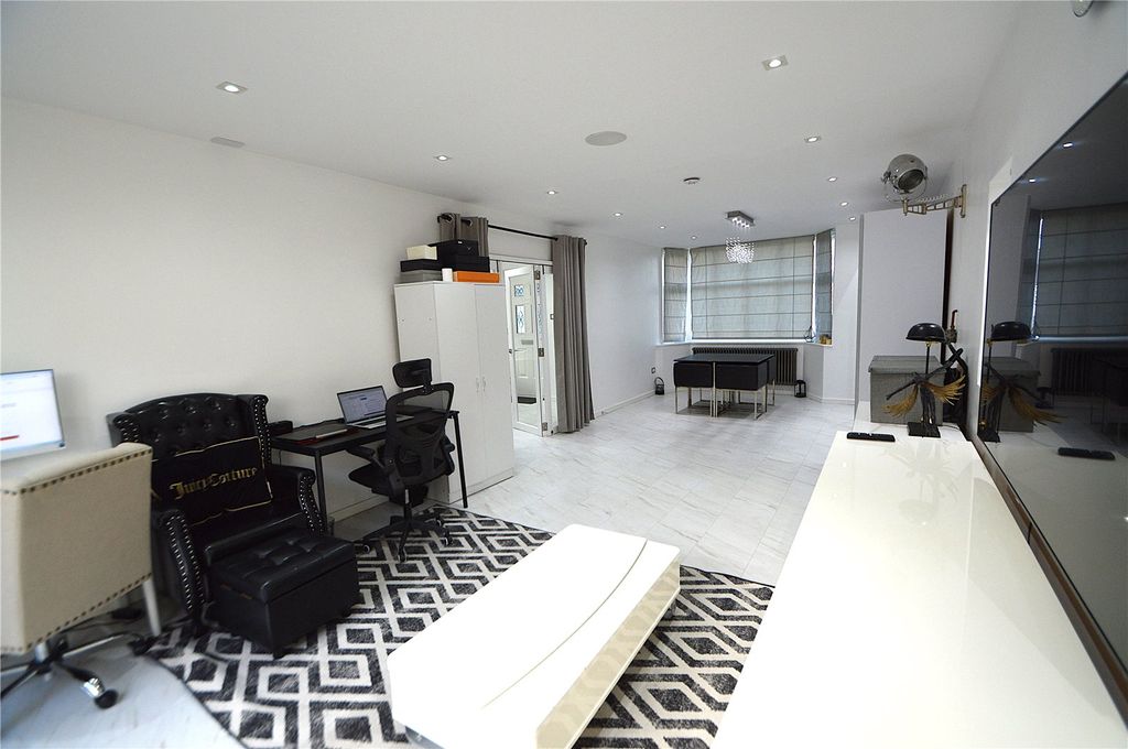 Property photo 3 of 28 Picture No. 31