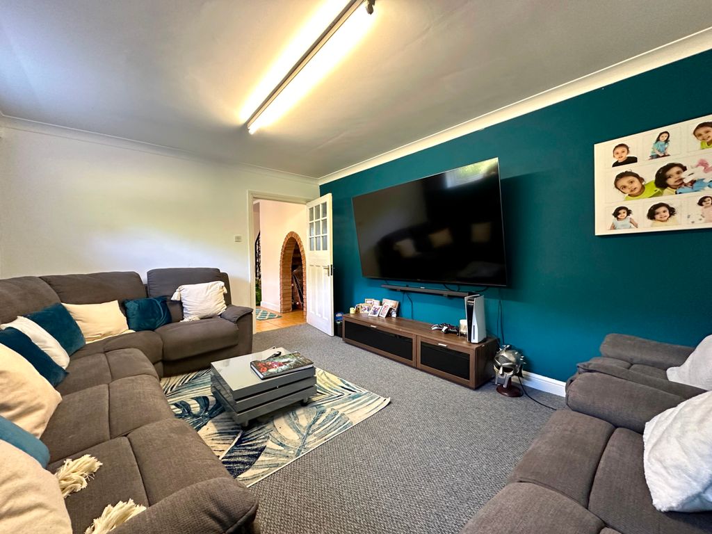 Property photo 3 of 27