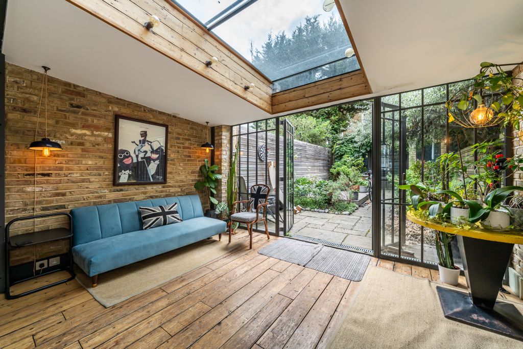 Property photo 2 of 31