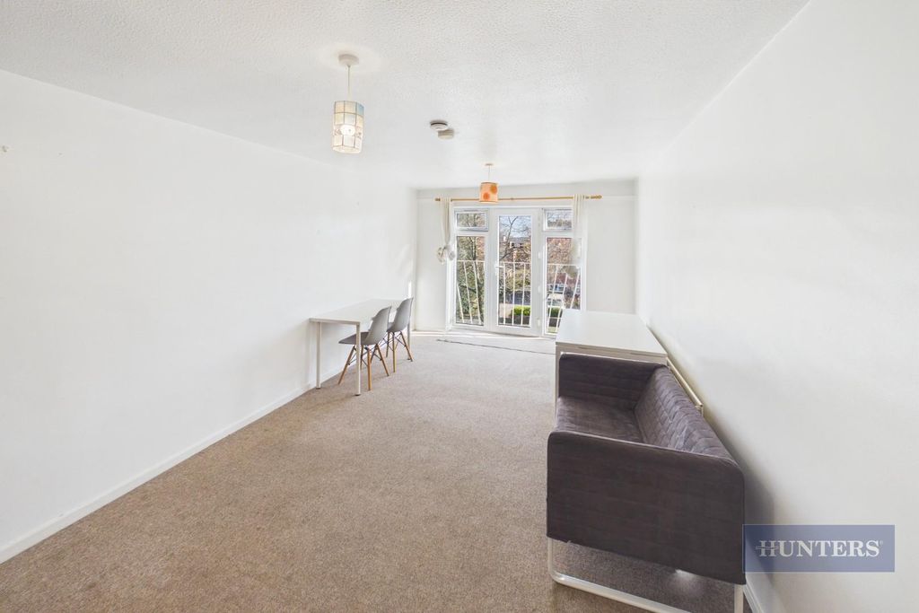 Property photo 2 of 11 Bedroom Gg.Jpg