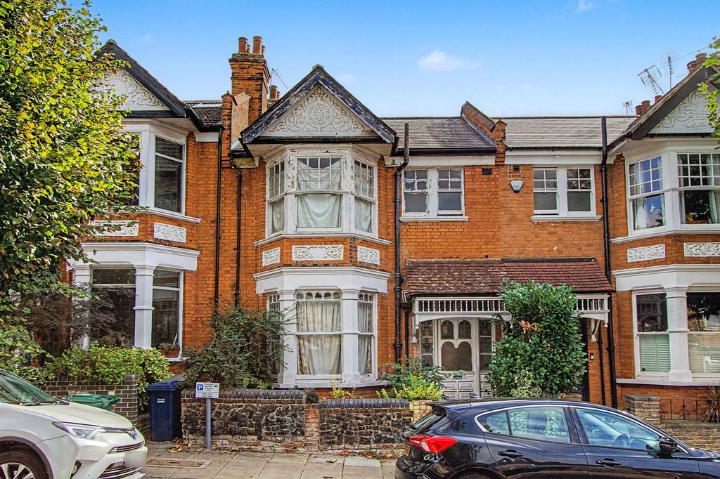 Property photo 1 of 16 7 Netherfield Road, London N12 8Dp
