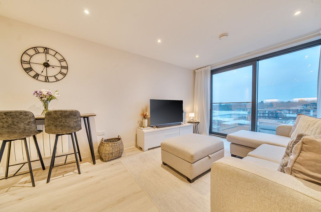 Property photo 2 of 18 1405108-7-697792E...