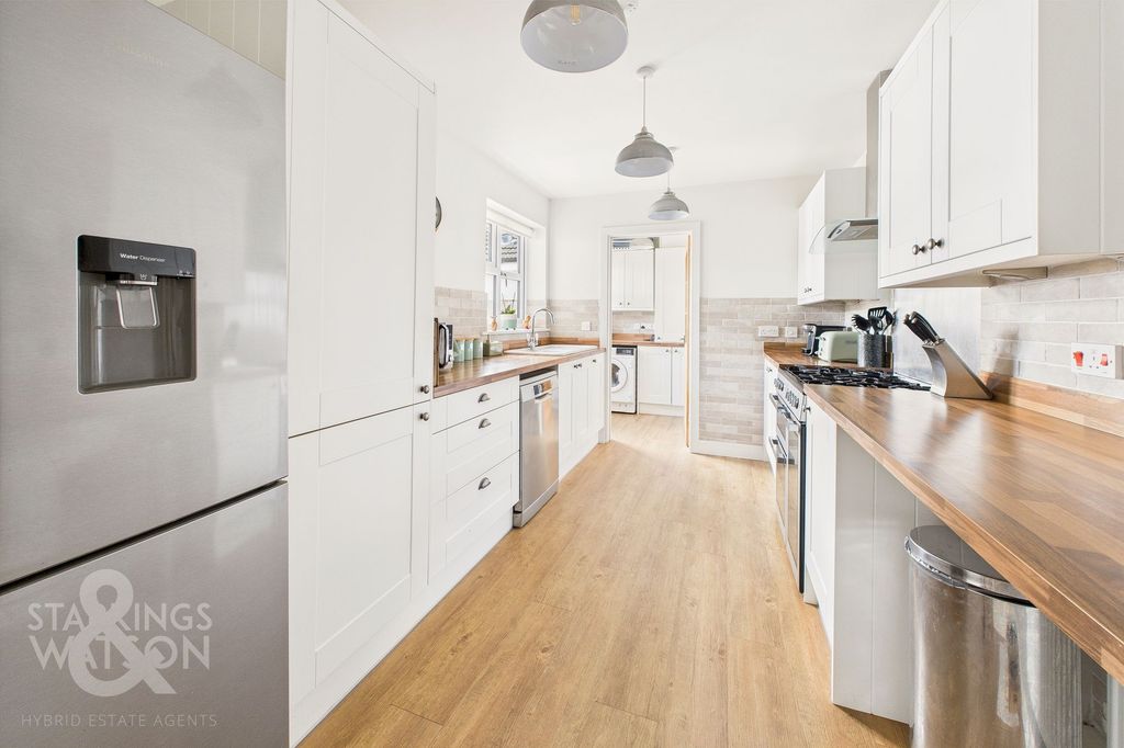 Property photo 3 of 28