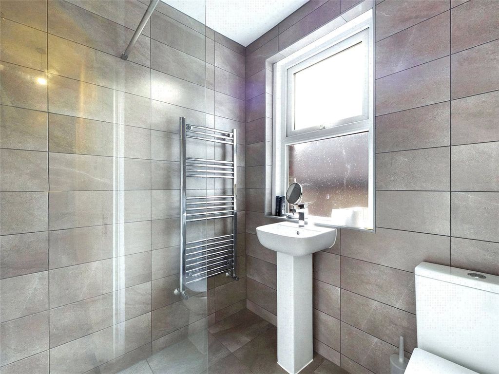 Property photo 2 of 16 Bathroom