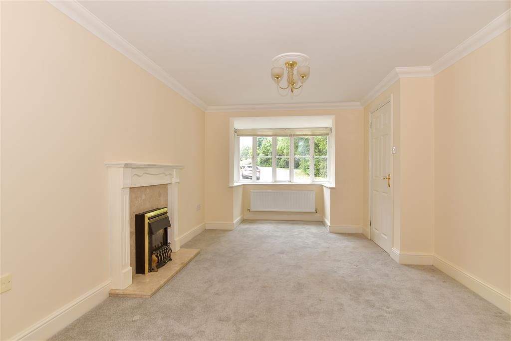 Property photo 3 of 14 Lounge