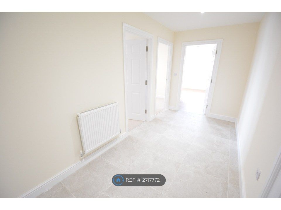 Property photo 3 of 9 Entrance Hall