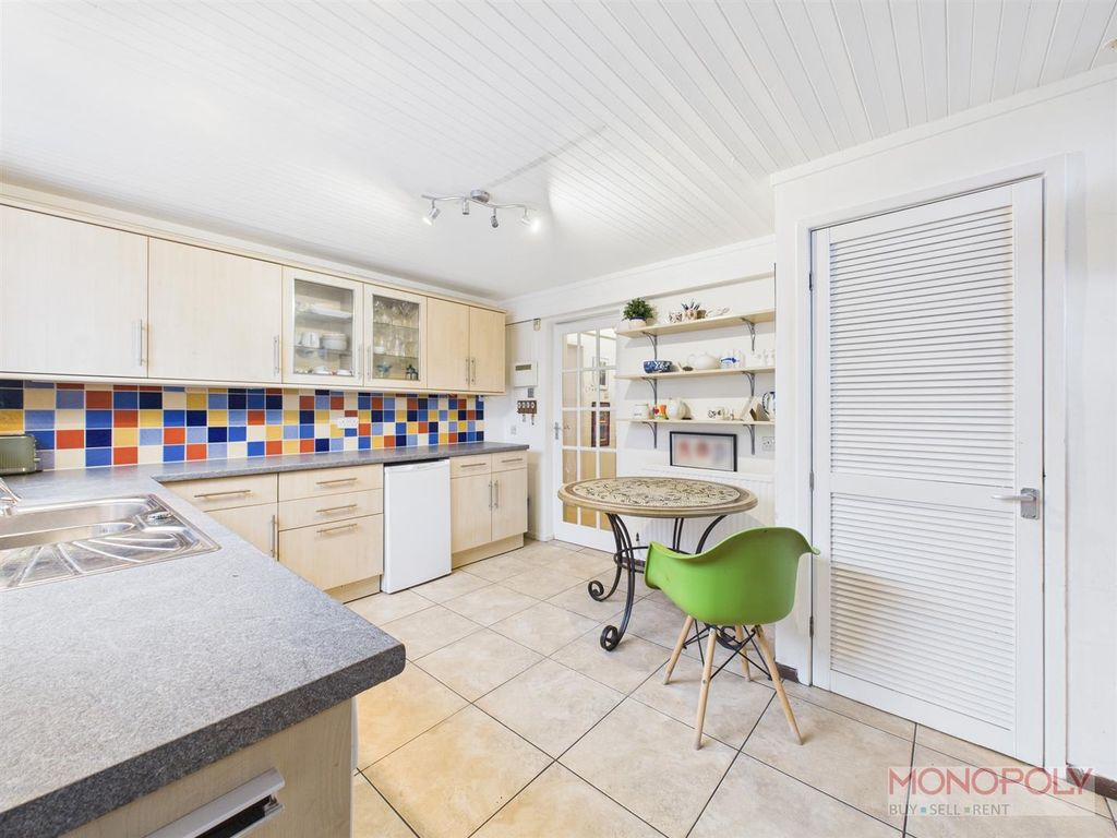 Property photo 2 of 28 Cam04439G0-Pr0218-Still012.Jpg