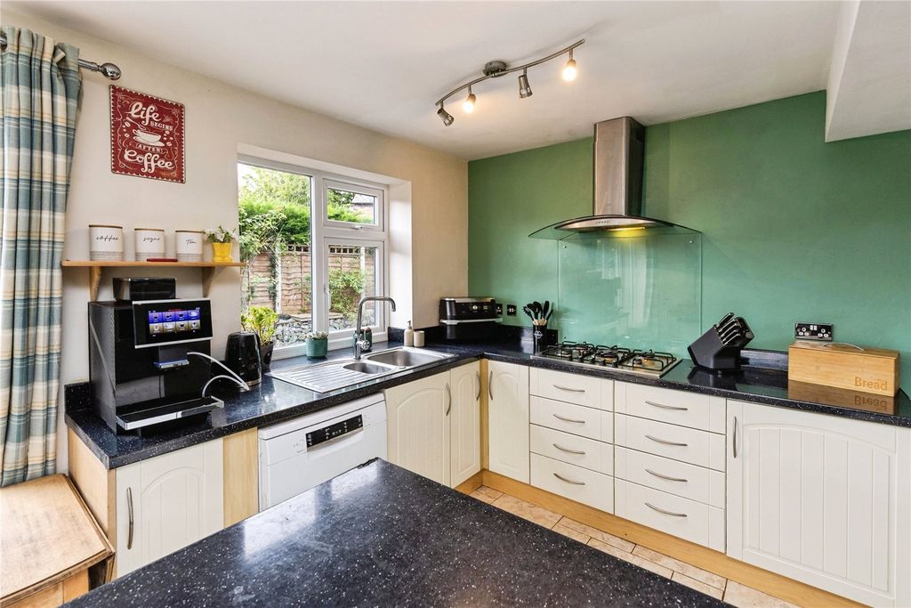 Property photo 3 of 27 Dining Kitchen
