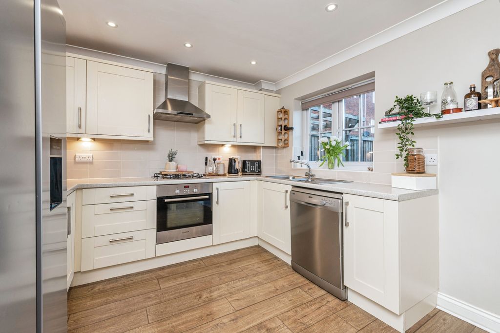 Property photo 2 of 15 Kitchen/Dining Room