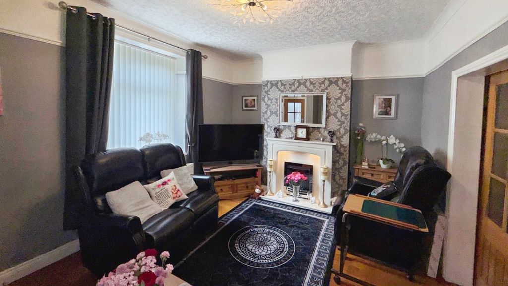 Property photo 2 of 19 Lounge