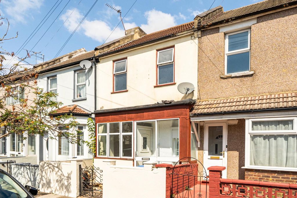 Property photo 1 of 10 2 Bed Terraced House For Sale Kingston Road, Edmonton N9 7Aj