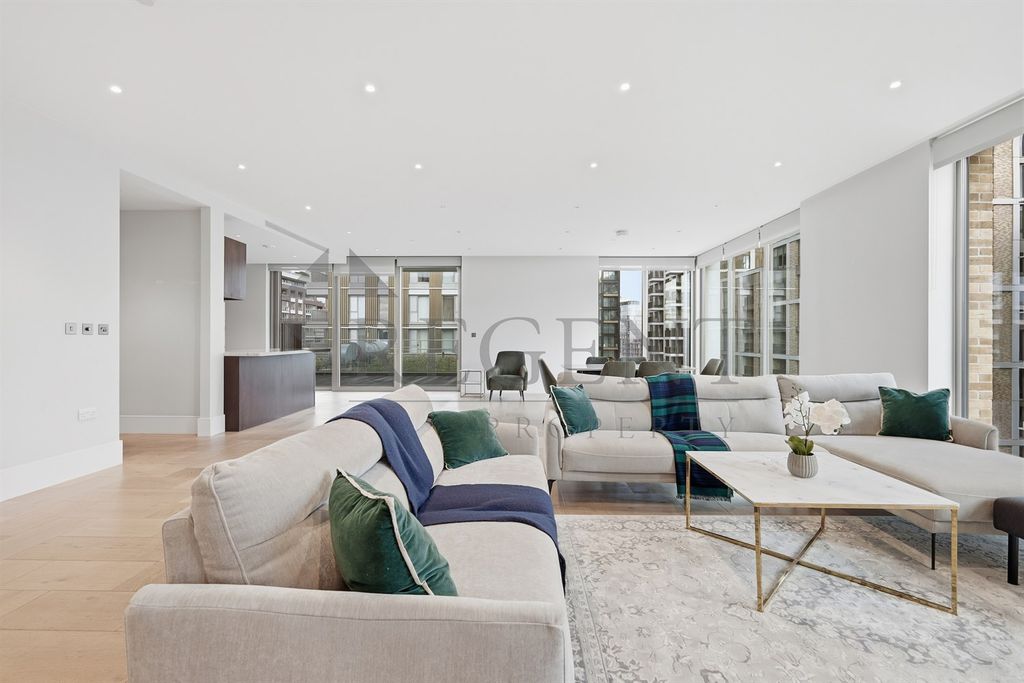 Property photo 1 of 40 (Main)