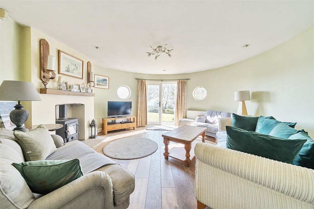 Property photo 2 of 40