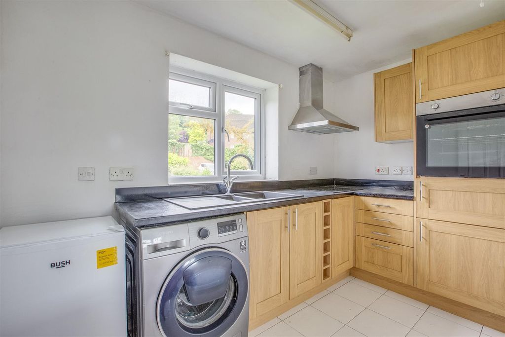 Property photo 2 of 8 Kitchen