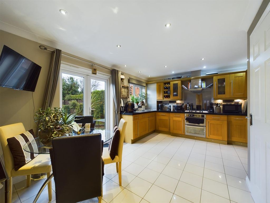 Property photo 2 of 21