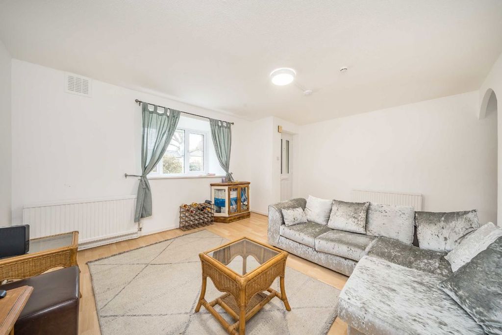 Property photo 2 of 6