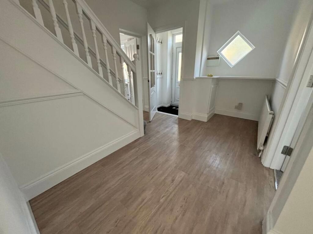 Property photo 1 of 13 A Bright And Inviting Hallway With Modern Decor, P...