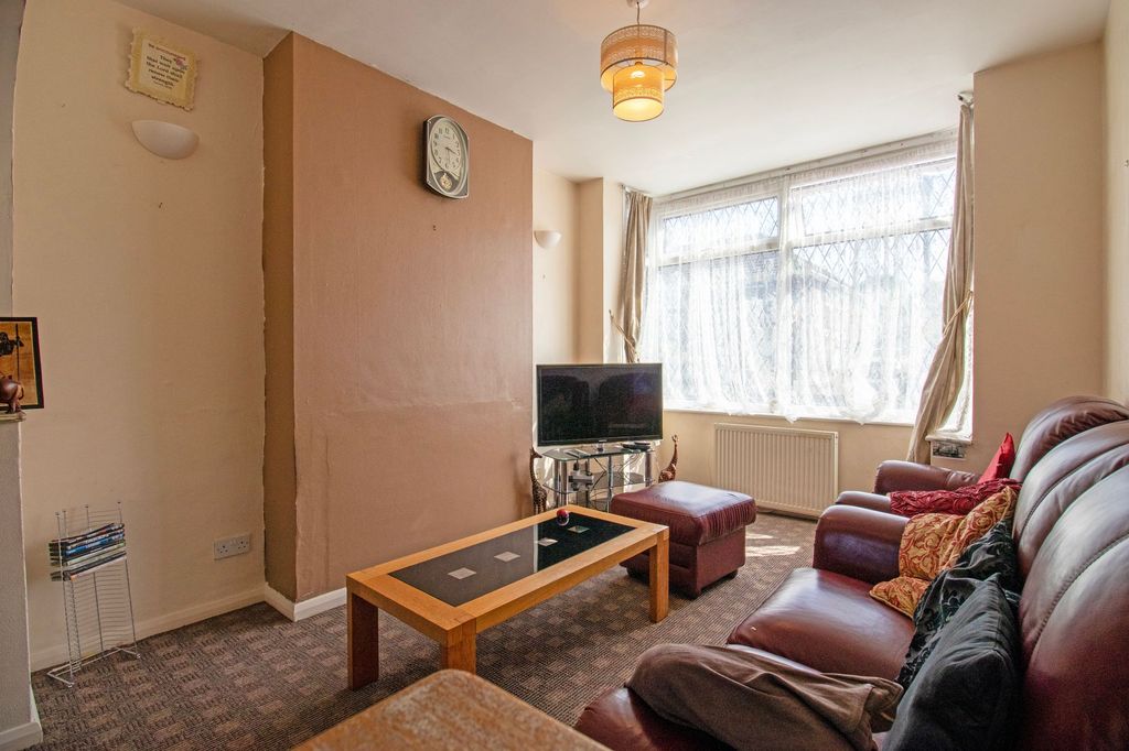 Property photo 2 of 11